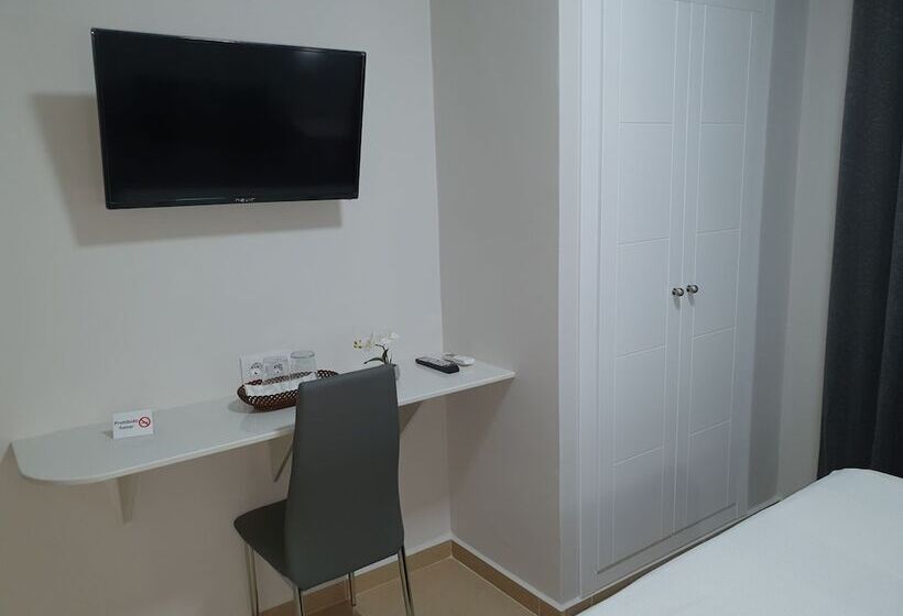اتاق استاندارد, Hostal Malaga