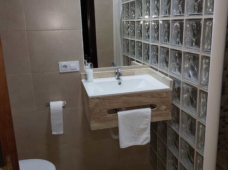 اتاق استاندارد سه نفره, Hostal Malaga