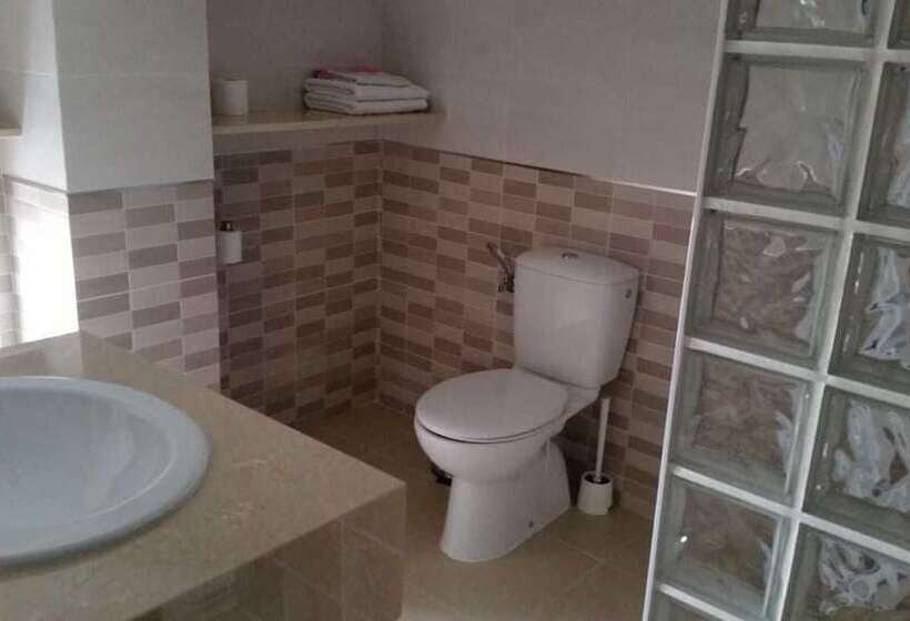 اتاق استاندارد سه نفره, Hostal Malaga