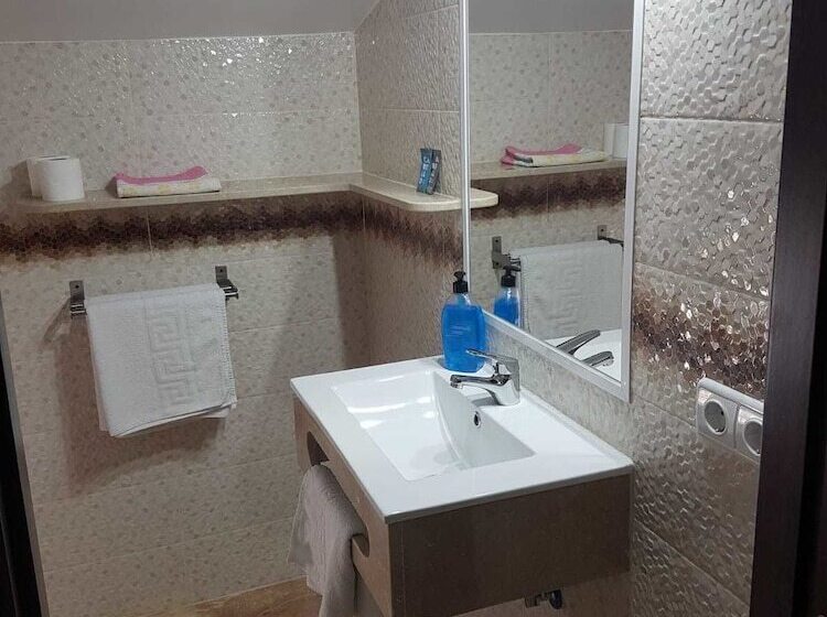 اتاق استاندارد سه نفره, Hostal Malaga