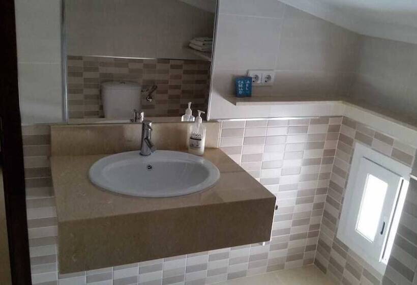 اتاق استاندارد سه نفره, Hostal Malaga