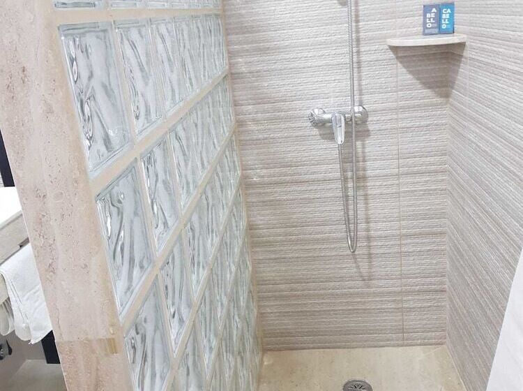اتاق استاندارد سه نفره, Hostal Malaga
