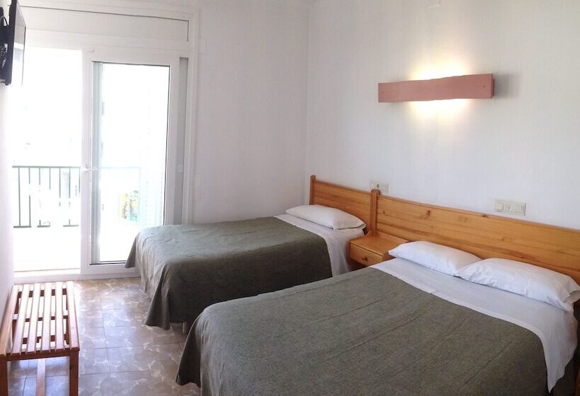 اتاق استاندارد سه نفره, Hostal Rom Familiar
