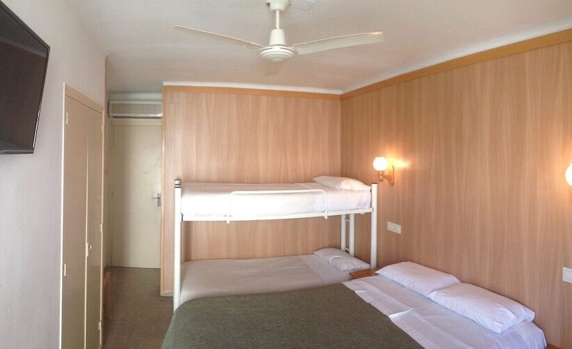 Chambre Familiale, Hostal Rom