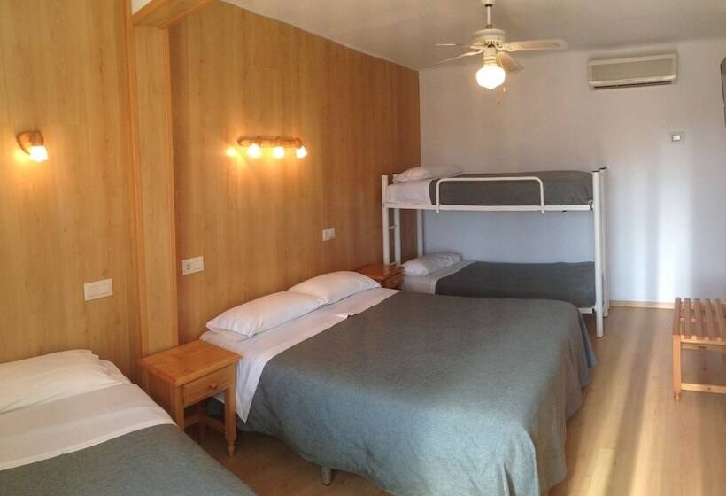 Chambre Familiale, Hostal Rom