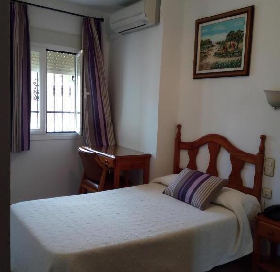 اتاق استاندارد یک نفره, Hostal Rural Montual
