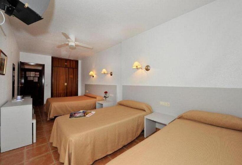 スタンダードトリプルルーム, Hostal Velilla