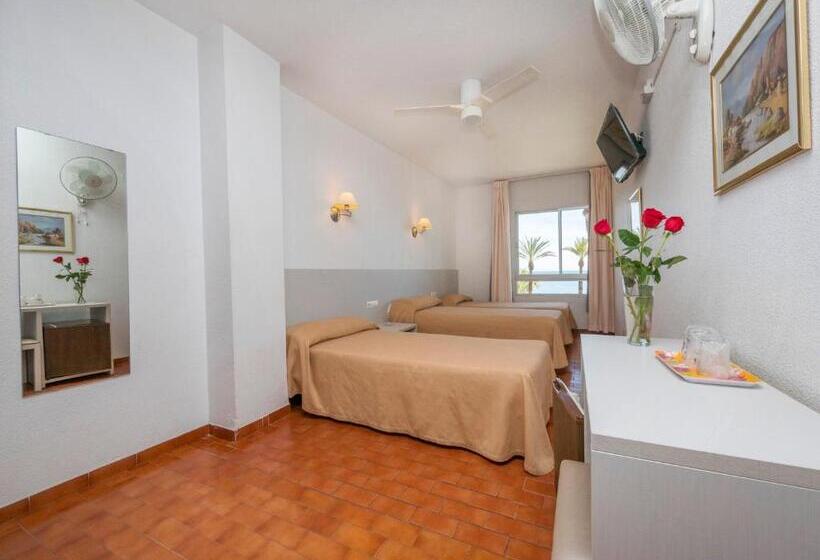 スタンダードトリプルルーム, Hostal Velilla