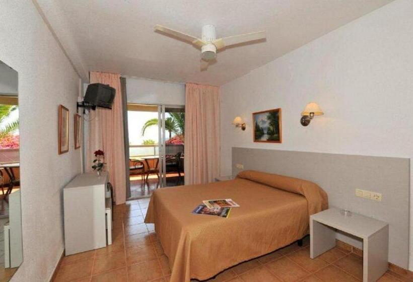 オーシャンビュースタンダードルーム, Hostal Velilla