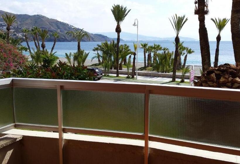 オーシャンビュースタンダードルーム, Hostal Velilla