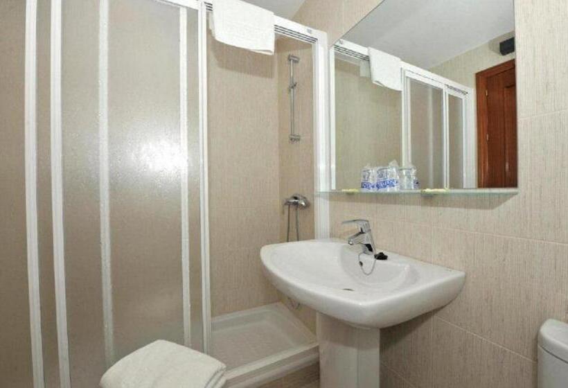 オーシャンビュースタンダードルーム, Hostal Velilla