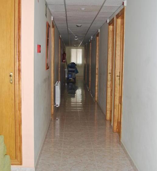 اتاق راحتی سه تخته, Gil