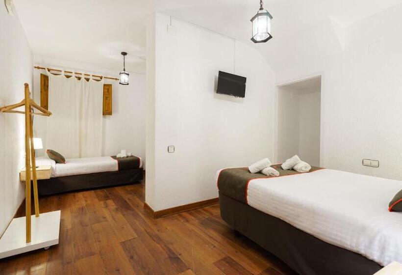 اتاق استاندارد سه نفره, Hostal Austria