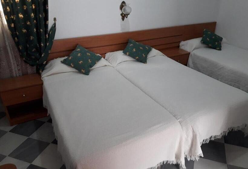اتاق استاندارد سه نفره, Hostal Centro Sol