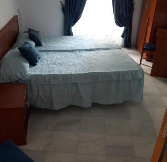 اتاق استاندارد سه نفره, Hostal Centro Sol