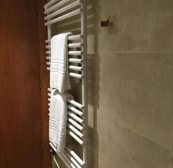 اتاق استاندارد سه نفره, Hostal La Placeta