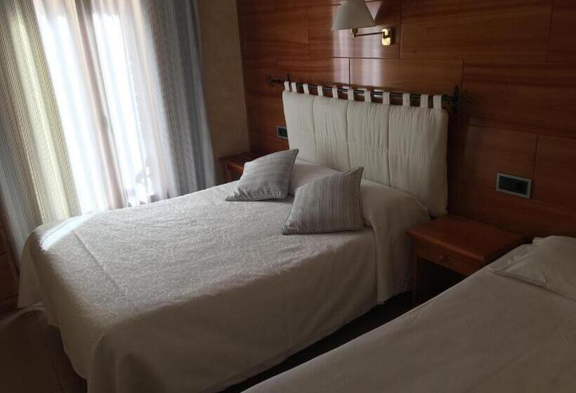 اتاق استاندارد سه نفره, Hostal La Placeta