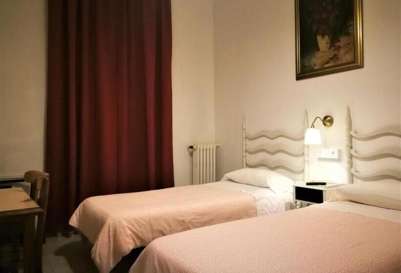 اتاق استاندارد, Hostal Montsoliu