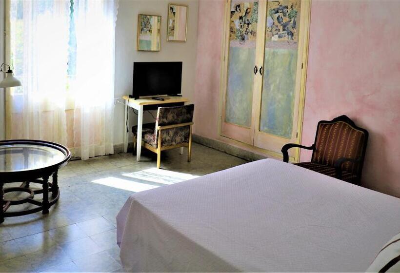 اتاق استاندارد, Hostal Montsoliu