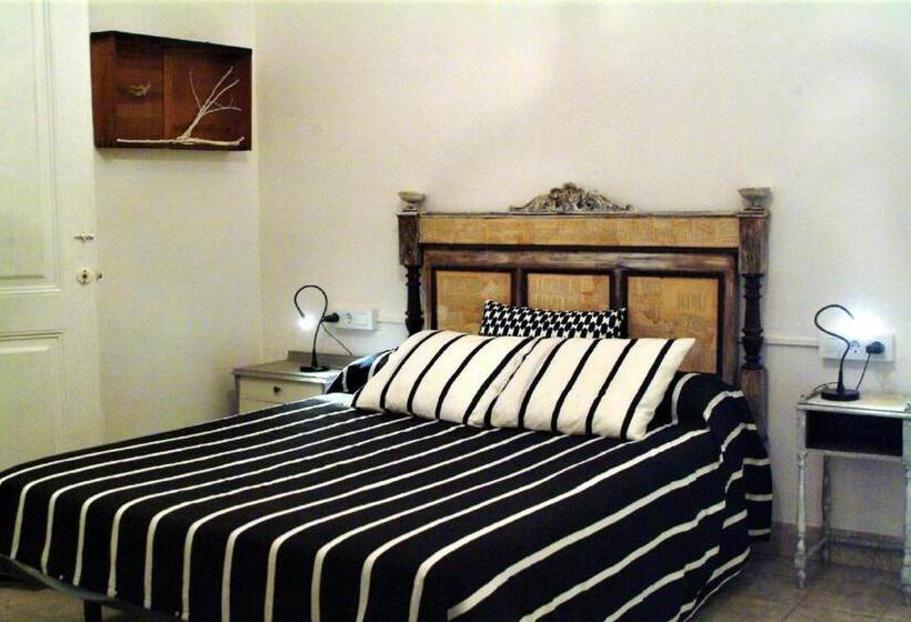 اتاق استاندارد, Hostal Montsoliu