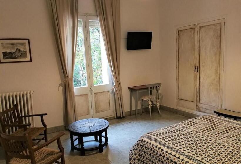 اتاق استاندارد, Hostal Montsoliu