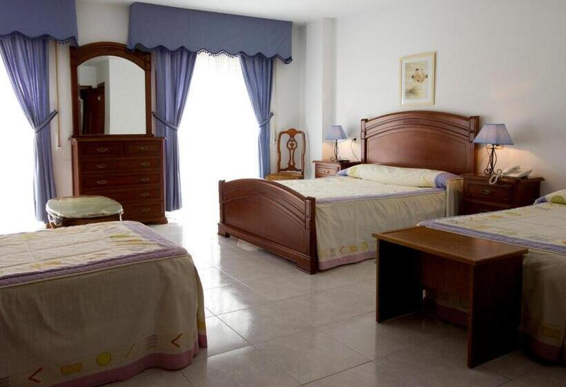 اتاق استاندارد سه نفره, Restaurante Xaneiro