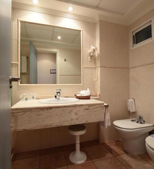 اتاق استاندارد سه نفره, Hospedium Hotel Abril