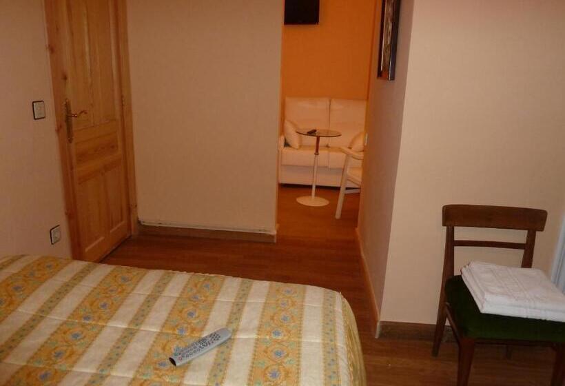 اتاق استاندارد سه نفره, Hostal De La Playa