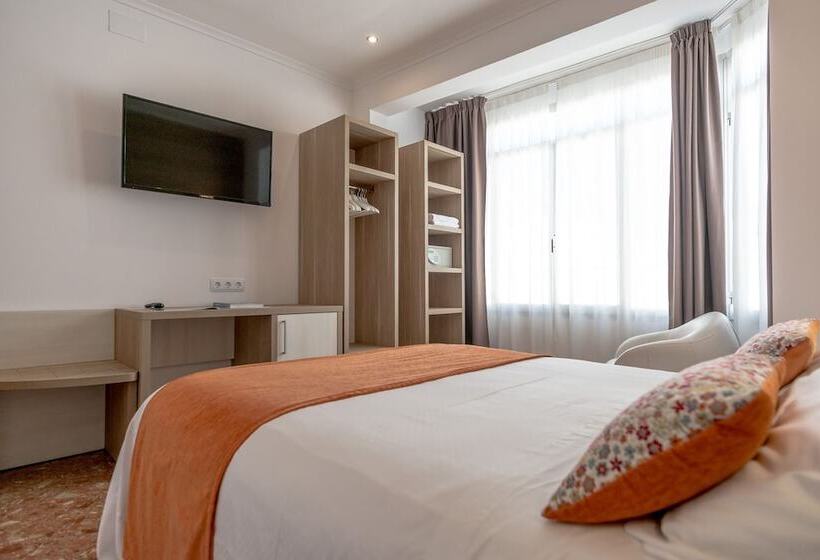 اتاق سوپریور, Hostal Menurka