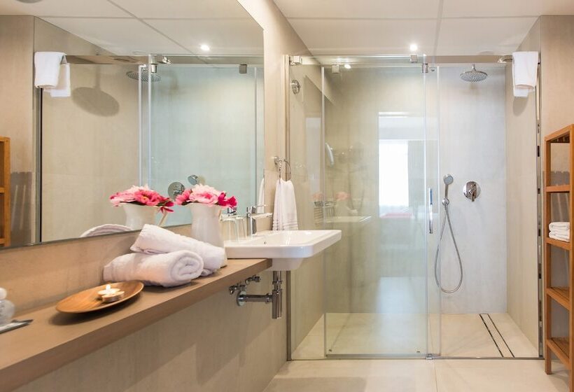 اتاق لوکس, Hostal Menurka