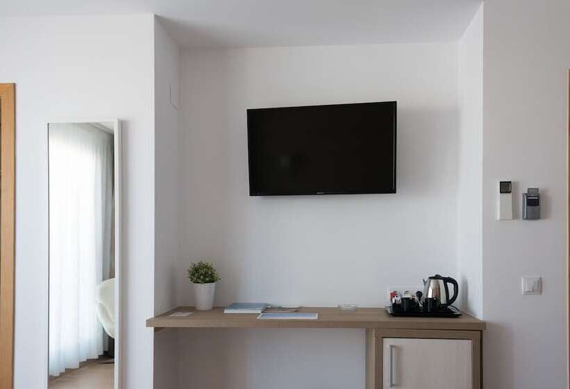 اتاق لوکس, Hostal Menurka