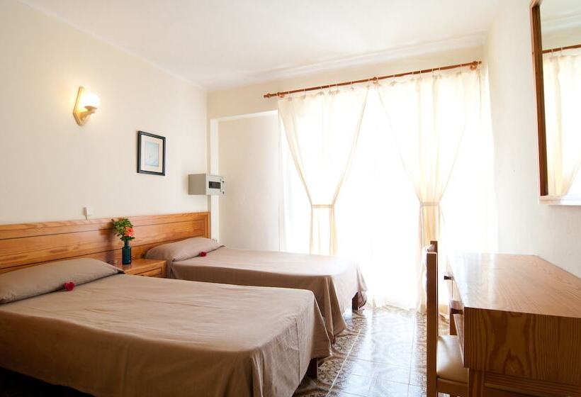 Standard Room with Balcony, Hostal Montesol