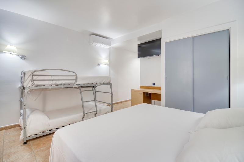 اتاق استاندارد چهار تخته, Hospedium Hotel Abril