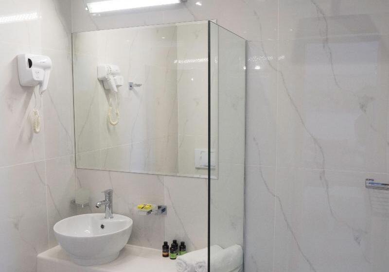 اتاق استاندارد سه نفره, Hospedium Hotel Abril