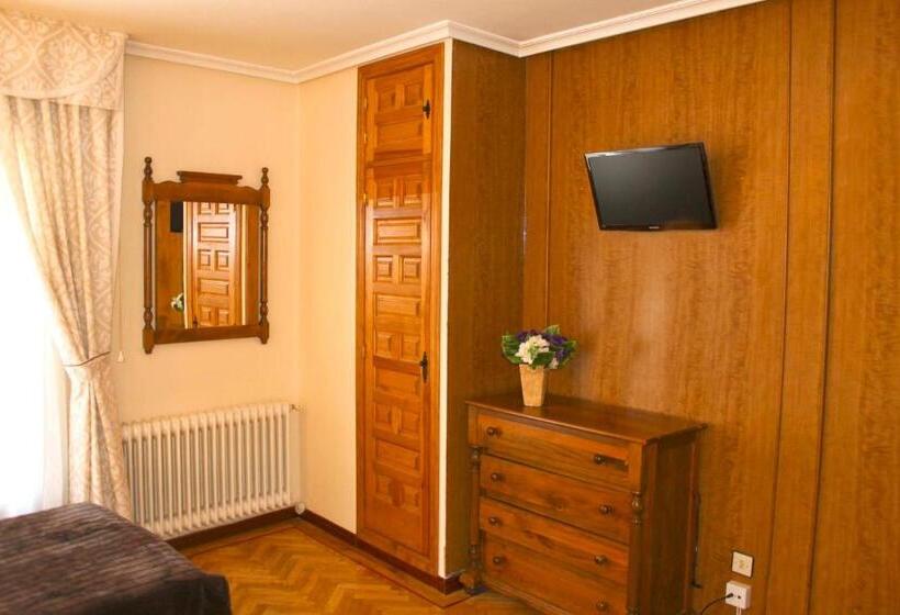 اتاق استاندارد سه نفره, Hostal Alcántara