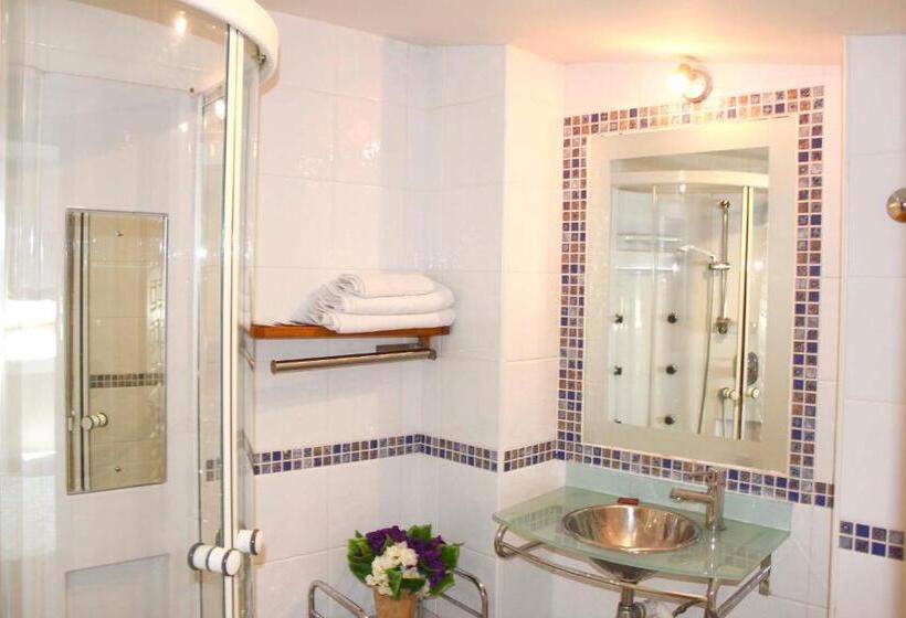 اتاق استاندارد سه نفره, Hostal Alcántara