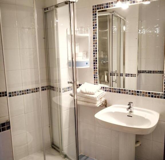 اتاق استاندارد سه نفره, Hostal Alcántara