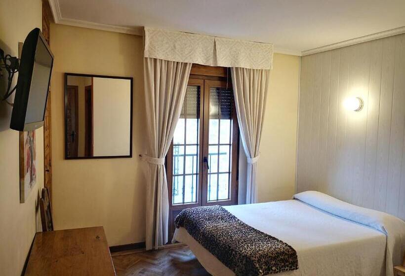 اتاق استاندارد سه نفره, Hostal Alcántara