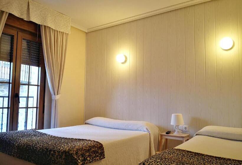 اتاق استاندارد سه نفره, Hostal Alcántara