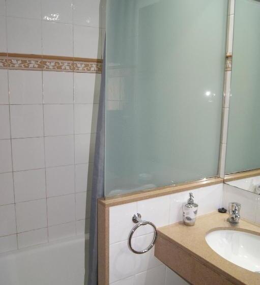 اتاق کلاسیک چهارنفره, Hostal Cal Batista