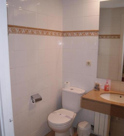 اتاق استاندارد سه نفره, Hostal Cal Batista