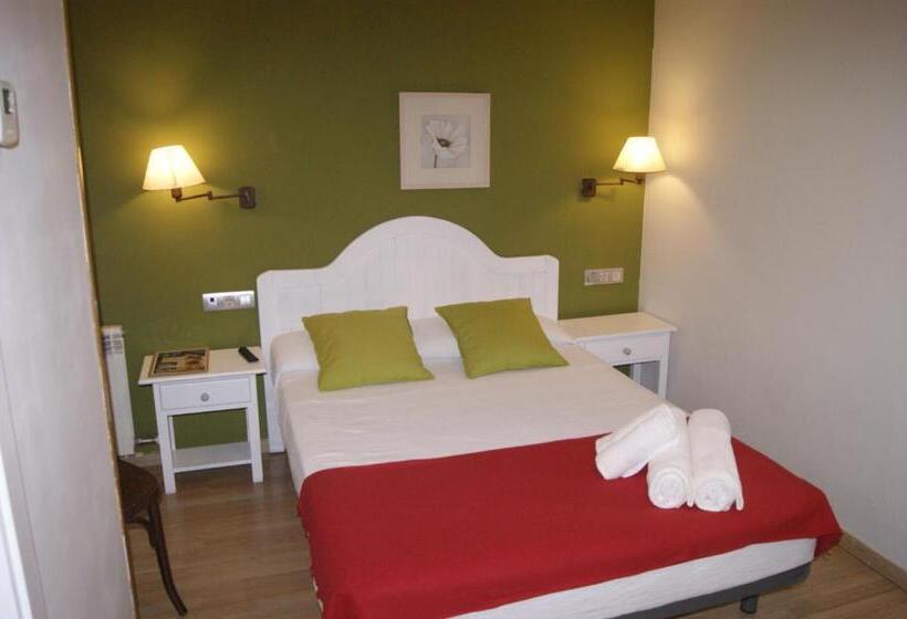 اتاق استاندارد سه نفره, Hostal Cal Batista