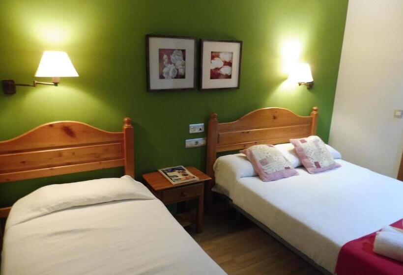 اتاق استاندارد سه نفره, Hostal Cal Batista