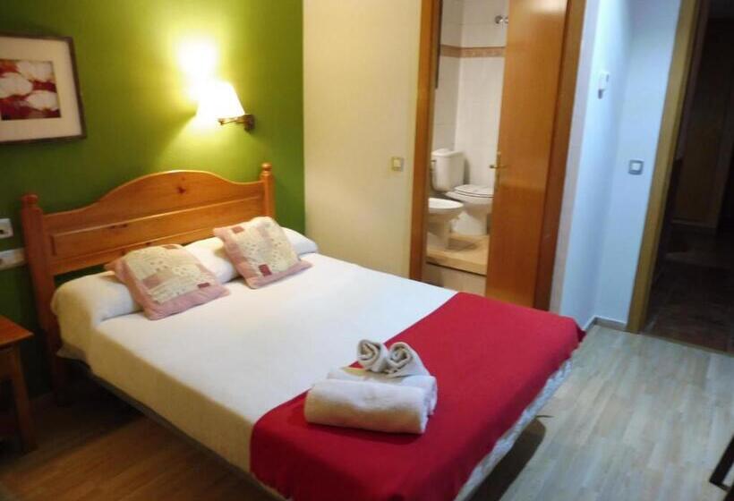 اتاق استاندارد سه نفره, Hostal Cal Batista