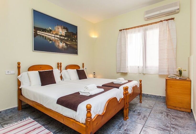 سوییت سوپریور, Hostal Doris   Adults Only