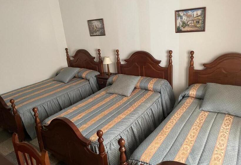 اتاق استاندارد سه نفره, Hostal Las Palomas