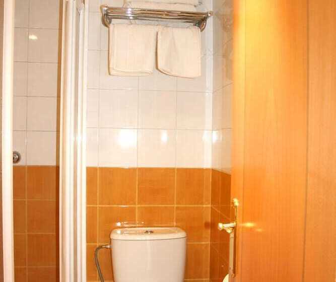 スタンダードルーム, Hostal álvarez