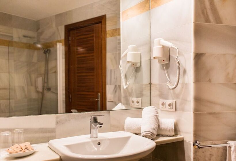 اتاق استاندارد سه نفره, Sagitario Hostal Ciutadella