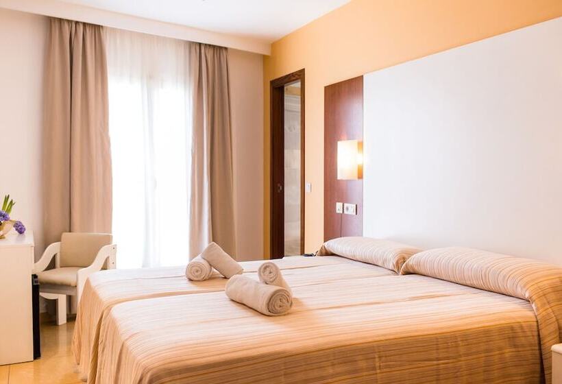 Standard Triple Room, Sagitario Hostal Ciutadella