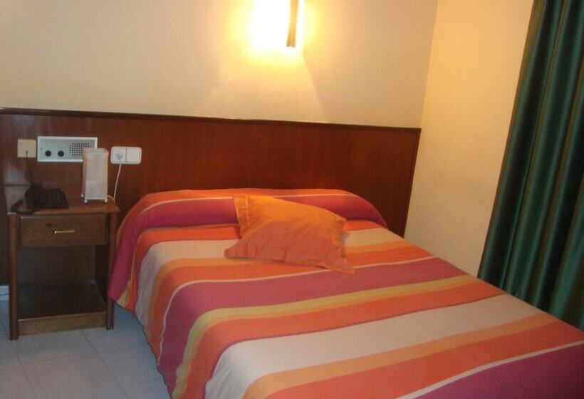 스탠다드 룸, Hostal Les Collades